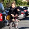 Hilary Duff et son fils Luca, bientôt 8 mois, dans les rues de Los Angeles, le 11 novembre 2012.