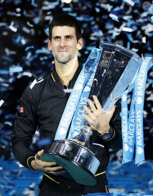 Le Serbe Novak Djokovic remporte le Masters de Londres face à Roger Federer, le 12 novembre 2012.