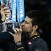 Novak Djokovic remporte le Masters de Londres face à Roger Federer, le 12 novembre 2012.