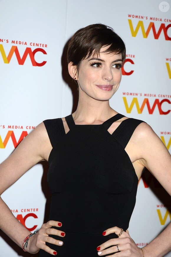 Anne Hathaway aux Women's Media Awards le 13 novembre 2012 à New York.