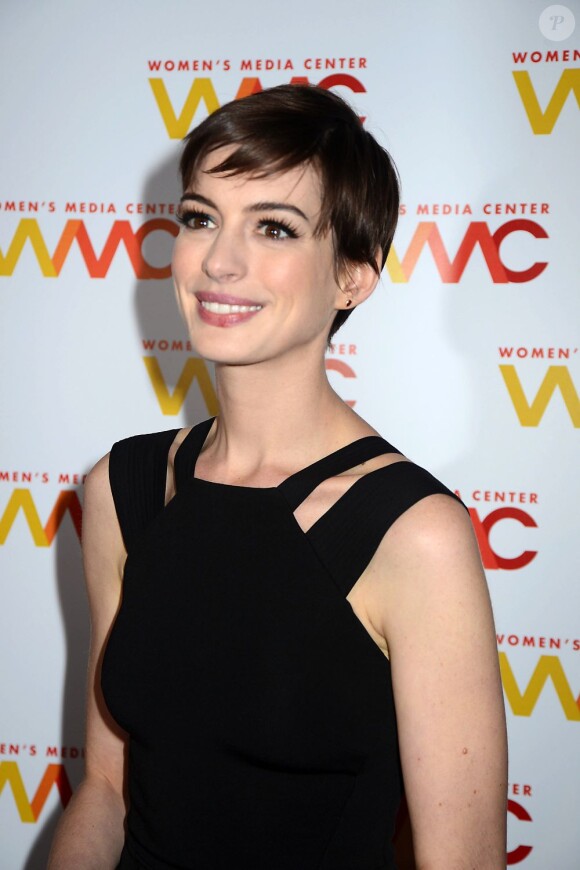 La comédienne Anne Hathaway aux Women's Media Awards le 13 novembre 2012 à New York.