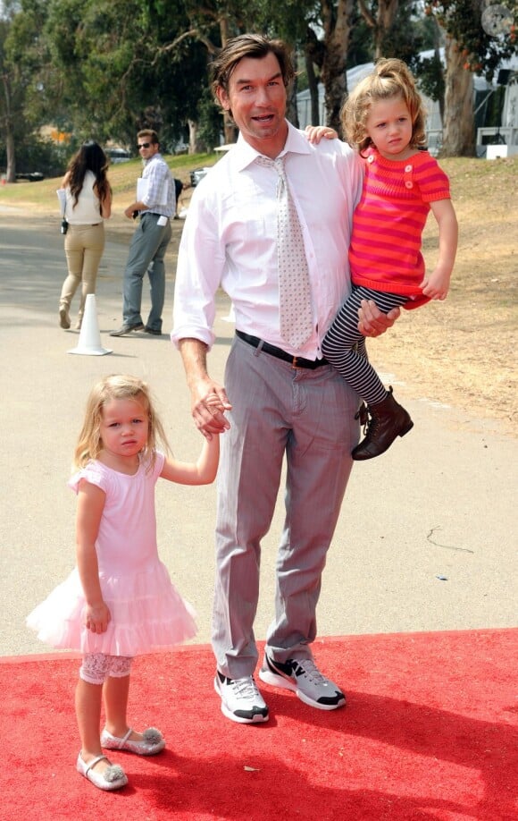 Jerry O'Connell et ses enfants le 6 octobre 2012 à Los Angeles.