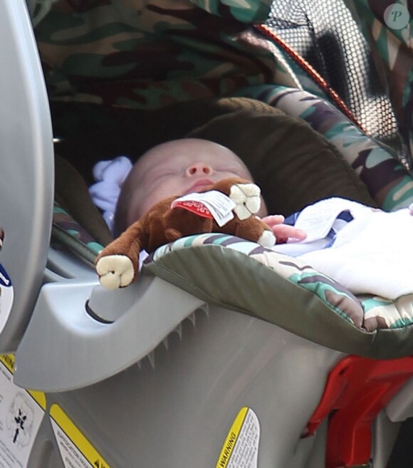 Voici Jack, l'adorable bébé d'Anna Faris. Elle l'emmène chez le pédiatre à Los Angeles, le 2 Novembre 2012.