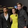 Taylor Lautner, Kristen Stewart, Robert Pattinson s'affichent avec un peu de fatigue pendant l'avant-première du film Twilight 5 à Madrid, le 15 novembre 2012.