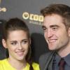 Kristen Stewart et Robert Pattinson posent ensemble lors de l'avant-première du film Twilight 5 à Madrid, le 15 novembre 2012.