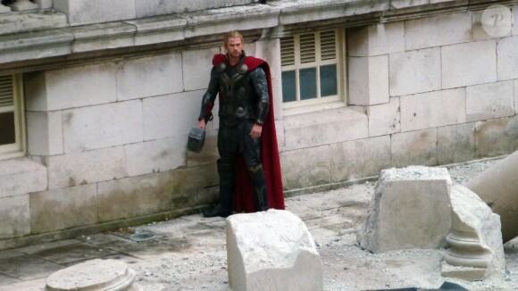Chris Hemsworth sur le tournage londonien de Thor : The Dark World, le 16 novembre 2012.