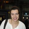 Harry Styles des One Direction arrive à l'aéroport de Los Angeles, le 16 Novembre 2012.