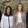 La princesse Letizia d'Espagne au palais de la Zarzuela, à Madrid, le 19 novembre 2012 lors de sa rencontre avec le nouveau comité directeur de la FEDER, la Fédération espagnole des maladies rares.
