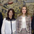 Letizia d'Espagne au palais de la Zarzuela, à Madrid, le 19 novembre 2012 lors de sa rencontre avec le nouveau comité directeur de la FEDER, la Fédération espagnole des maladies rares.