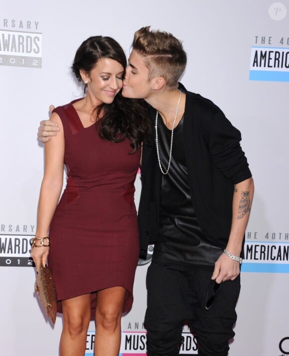 Justin Bieber et sa maman Pattie Mallette aux American Music Awards. Los Angeles, le 18 novembre 2012.