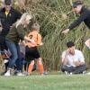 Reese Witherspoon assiste au match de foot de son film avec son mari Jim Toth et le père de son fils, son ex-mari Ryan Phillippe - le 11 novembre 2012