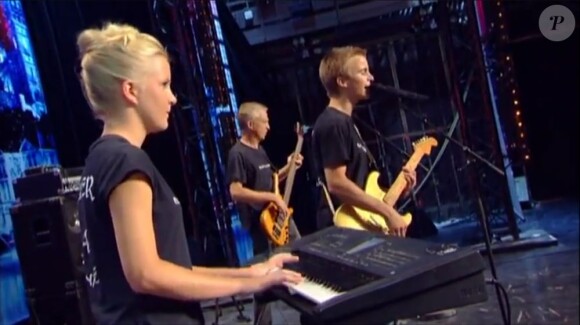 Burn the Rubber reprend un morceau de U2 lors de La France a un incroyable talent sur M6 le 13 novembre 2012.