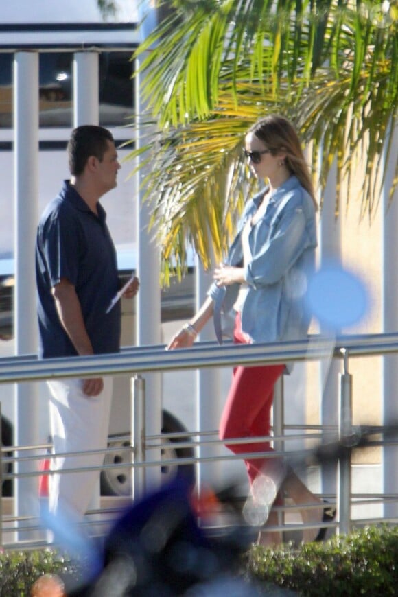 Stacy Keibler était habillée de façon décontractée lorsqu'elle est arrivée au Mexique le 21 novembre 2012.
