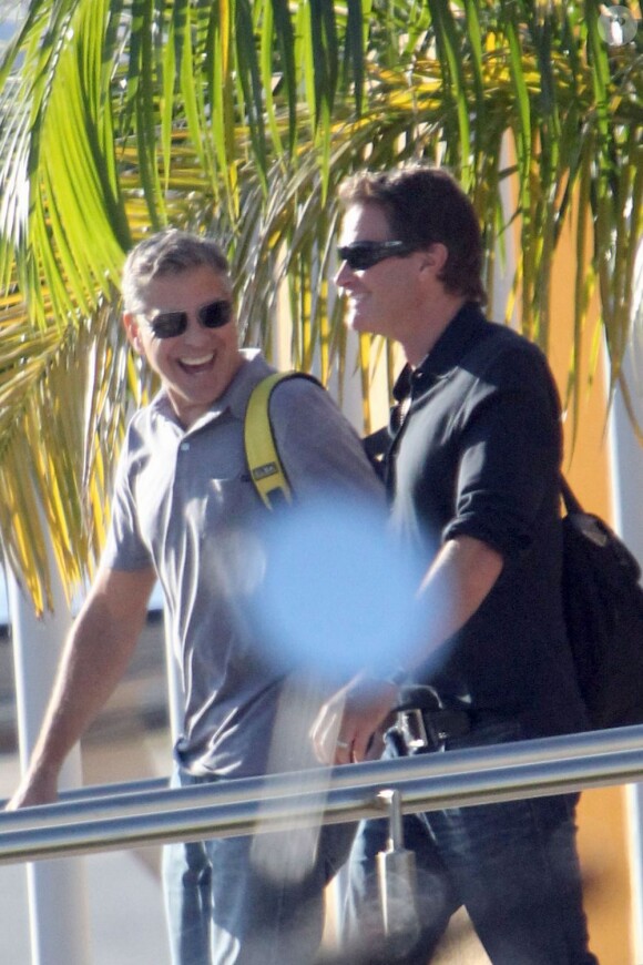 George Clooney et sa compagne Stacy Keibler, Cindy Crawford et son mari Rande Gerber ainsi que leurs enfants arrivent au Mexique pour passer les vacances de Thanksgiving le 21 novembre 2012.