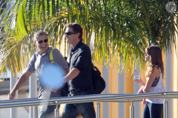 George Clooney et sa petite amie Stacy Keibler, Cindy Crawford et son mari Rande Gerber ainsi que leurs enfants arrivent au Mexique pour passer les vacances de Thanksgiving le 21 novembre 2012.