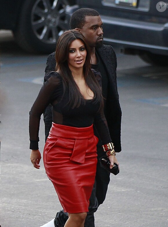 Kim Kardashian et Kanye West arrivent sur le plateau de l'émission The X Factor. Los Angeles, le 21 novembre 2012.