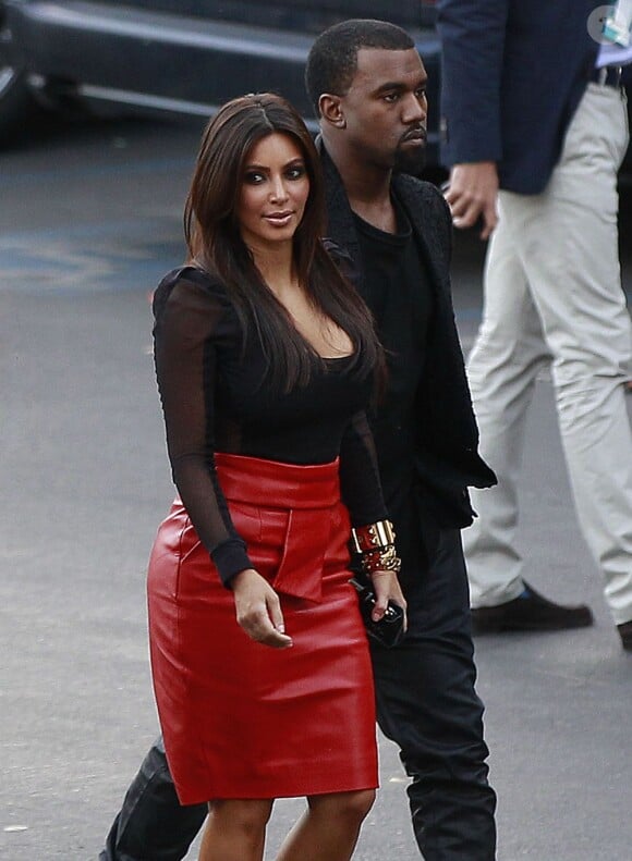 Kim Kardashian et Kanye West arrivent sur le plateau de l'émission The X Factor. Los Angeles, le 21 novembre 2012.
