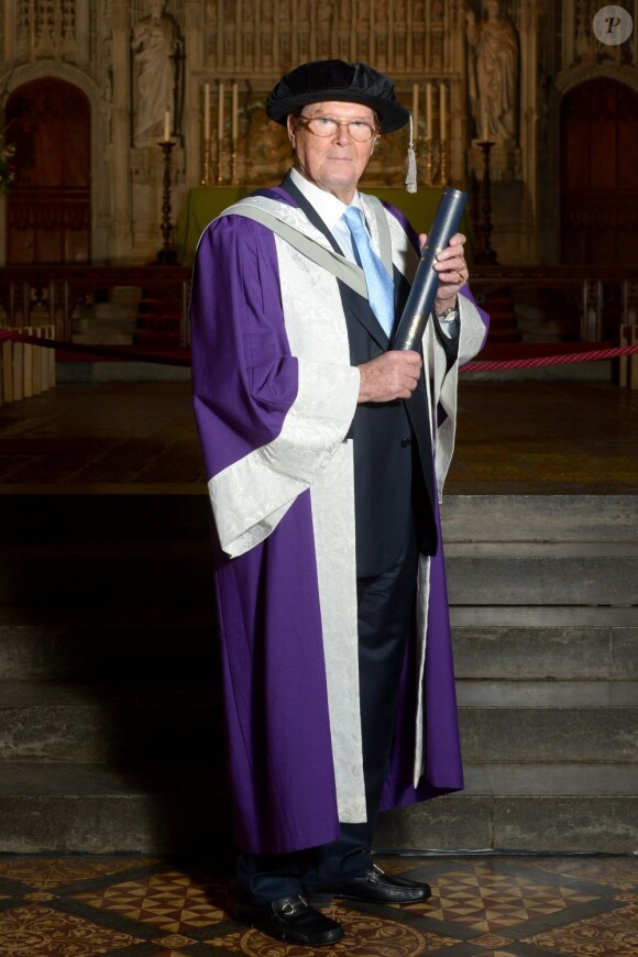 Sir Roger Moore honoré pour sa contribution au cinéma et à la télévision britannique le 21 novembre 2012