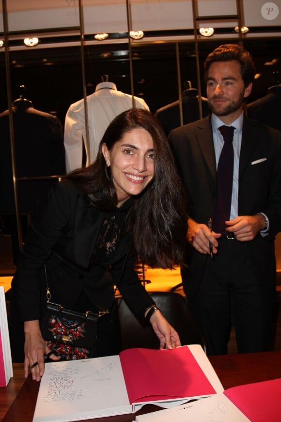 Caterina Murino pour le lancement du livre de Frédéric Brun "Les James Bond Girls" dans la boutique Alain Figaret à Paris, le 22 novembre 2012