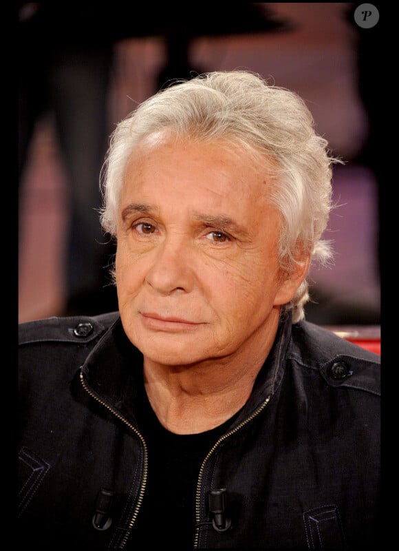 Michel Sardou durant l'enregistrement de l'émission "Vivement Dimanche", diffusée le 12 septembre 2010 sur France 2.