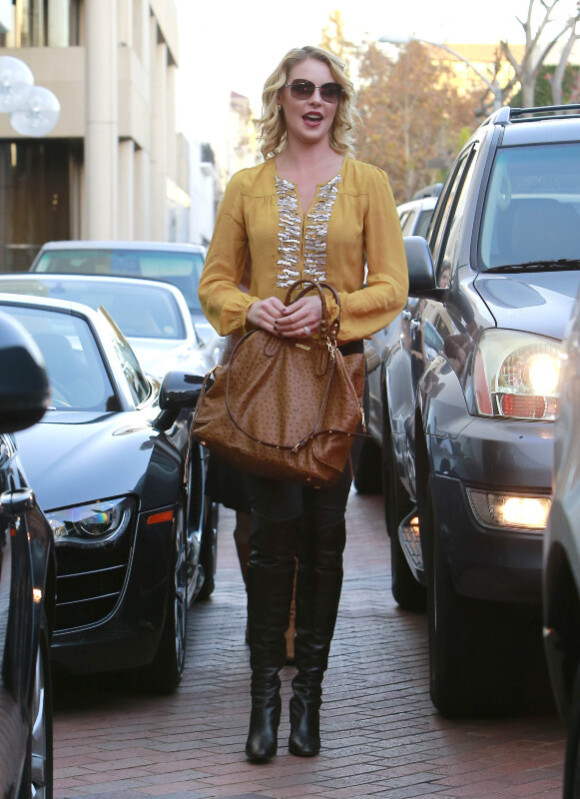 Katherine Heigl fête son anniversaire avec son mari Josh Kelley et sa mère Nancy à Beverly Hills, le 24 novembre 2012