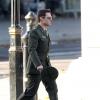 Tom Cruise a troqué son armure métallique pour un costume de colonel sur le tournage du film All You Need is Kill à Londres, le 25 novembre 2012.
