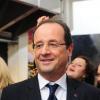 François Hollande visite un foyer créé par l'association "Une femme, un toit" lors de la journée internationale contre les violences faites aux femmes à Paris, le 25 novembre 2012.