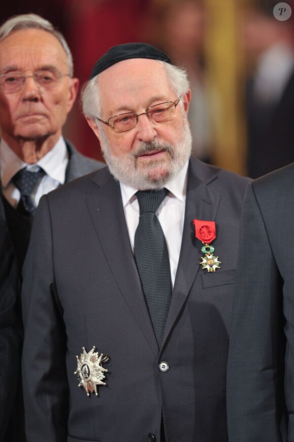 Alain Goldmann, ancien Grand Rabbin de France fait officier de la Légion d'honneur à l'Elysée le 26 novembre 2012.