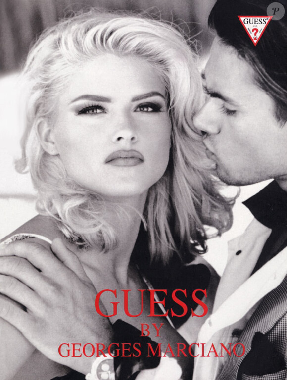 En 1992, la playmate Anna Nicole Smith devient l'égérie de la marque Guess.