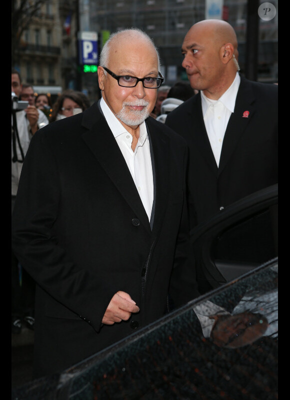 Céline Dion et son mari René Angélil quittent leur hôtel pour se rendre à l'enregistrement de l'émission Vivement Dimanche à Paris, le 27 novembre 2012.