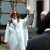 Céline Dion quitte son hôtel pour se rendre à l'enregistrement de l'émission Vivement Dimanche à Paris, le 27 novembre 2012.