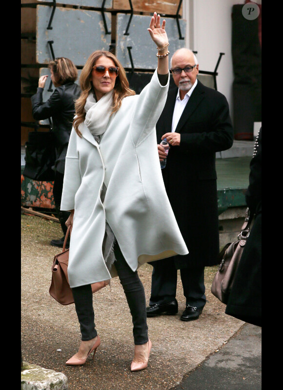 Céline Dion et son mari René Angélil quittent leur hôtel pour se rendre à l'enregistrement de l'émission Vivement Dimanche à Paris, le 27 novembre 2012.