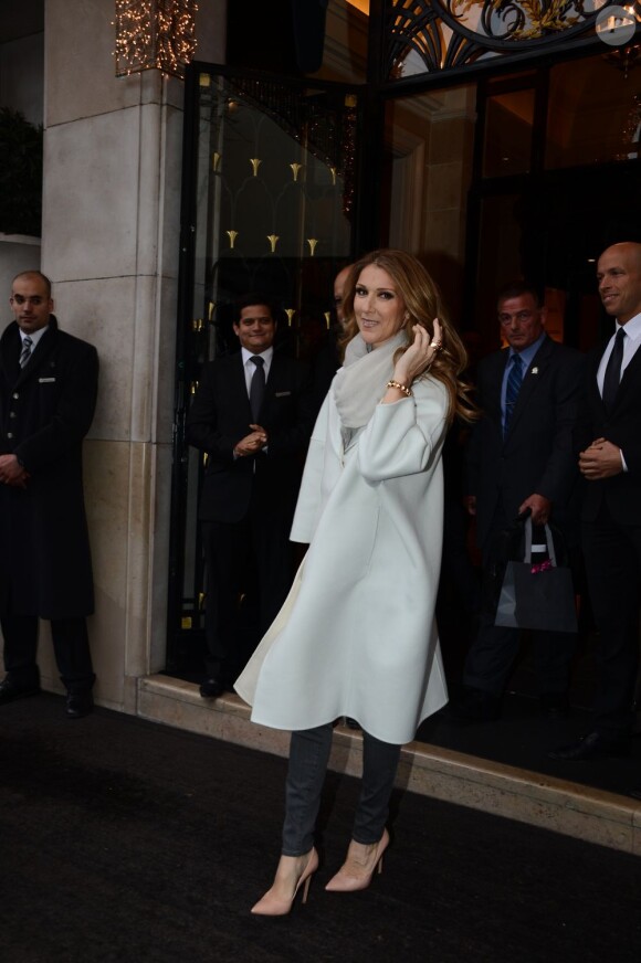 Céline Dion et René Angélil quittent le George V pour se rendre à Vivement Dimanche le 27 novembre 2012.
