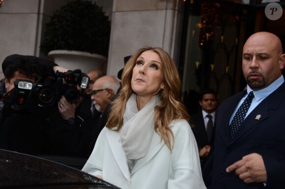Céline Dion et René Angélil quittent le George V pour se rendre à Vivement Dimanche le 27 novembre 2012.