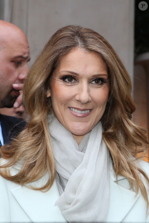 Céline Dion et René Angélil quittent le George V pour se rendre à Vivement Dimanche le 27 novembre 2012.