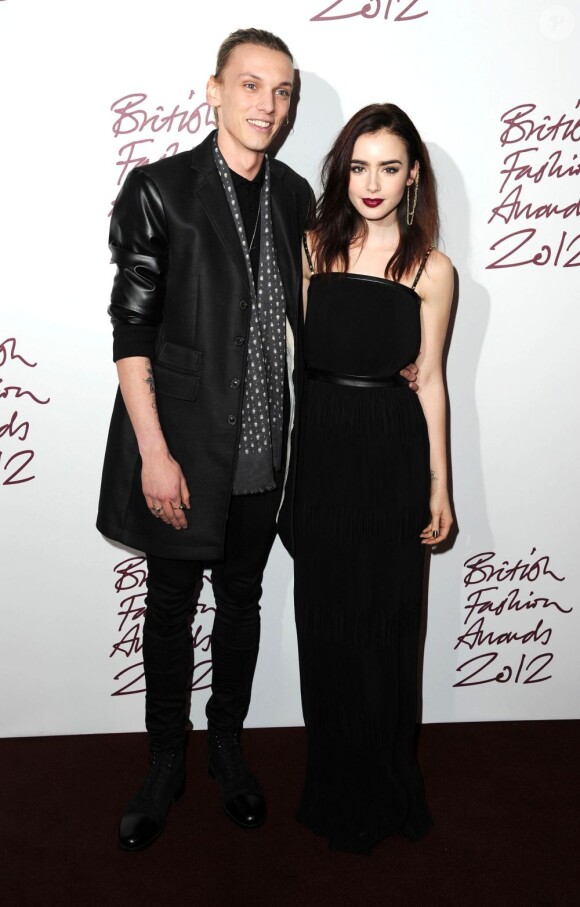 Jamie Campbell Bower et Lilly Collins à la soirée des British Fashion Awards à Londres le 27 novembre 2012.