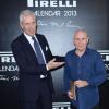 Marco Tronchetti Provera, Président et Directeur Général de Pirelli, pose avec le photographe Steve McCurry lors de la présentation du calendrier Pirelli 2013. Rio de Janeiro, le 27 novembre 2012.