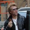 Jon Bon Jovi en promenade à New York avec sa femme Dorothea le 29 novembre 2012.
