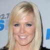 Jennie Garth, tout sourire, lors du KIIS FM Jingle Ball 2012 au Nokia Theatre, à Los Angeles, le 1er décembre 2012.