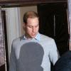 Le prince William, anxieux à la sortie de l'hôpital King Edward VII où son épouse Kate Middleton a été hôspitalisé après l'annonce de sa grossesse, à Londres le 3 décembre 2012