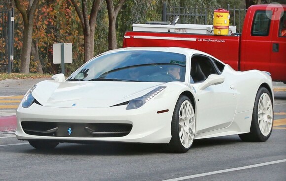 Justin Bieber et Selena Gomez dans la voiture du chanteur canadien à Los Angeles, le 3 decembre 2012.