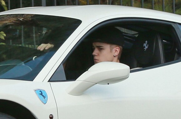 Justin Bieber et son amoureuse Selena Gomez dans la voiture de Justin à Los Angeles, le 3 decembre 2012.