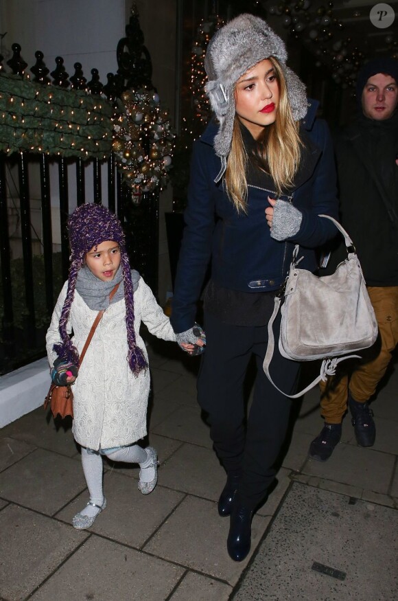 Jessica Alba et sa fille Honor profitent de Londres, le 4 décembre 2012