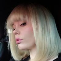 Rose McGowan : Sa nouvelle coiffure blonde, inspirée de Michelle Pfeiffer