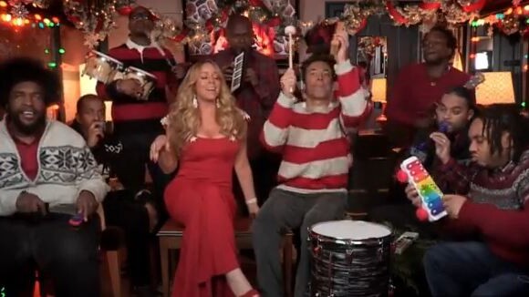Mariah Carey : Pulpeuse mère Noël, aux côtés de Jimmy Fallon déchaîné