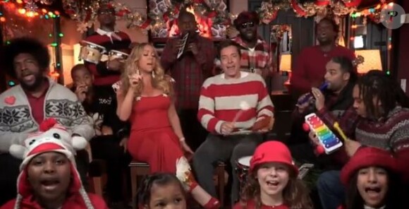 Mariah Carey et Jimmy Fallon chantent ensemble All I Want For Christmas Is You.