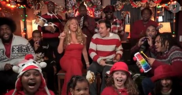 Mariah Carey et Jimmy Fallon chantent le tube All I Want For Christmas Is You.