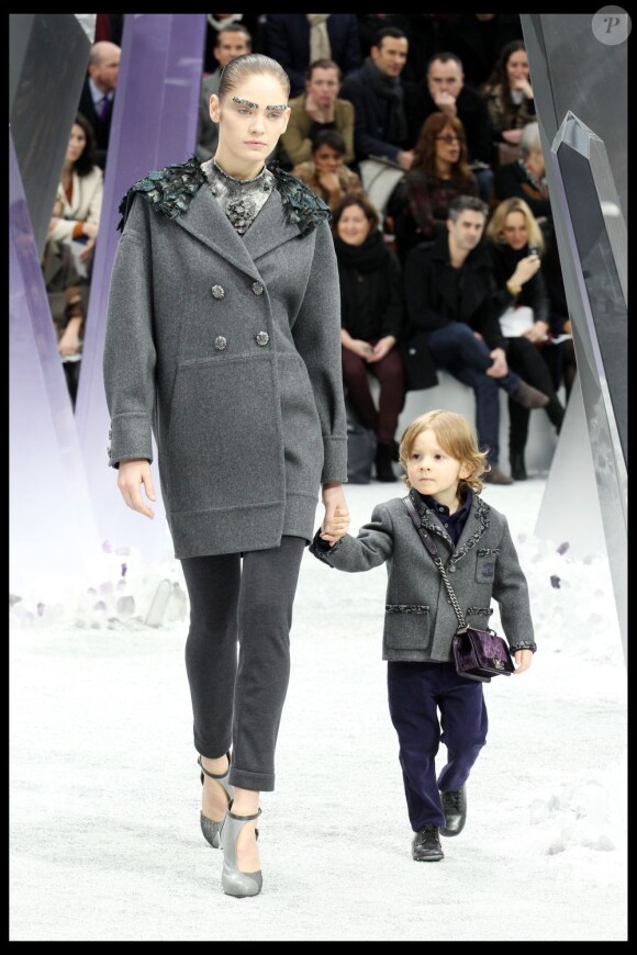 Hudson Kroenig est un habitué des défilés Chanel. Ici, au Grand Palais, le 6 mars 2012
