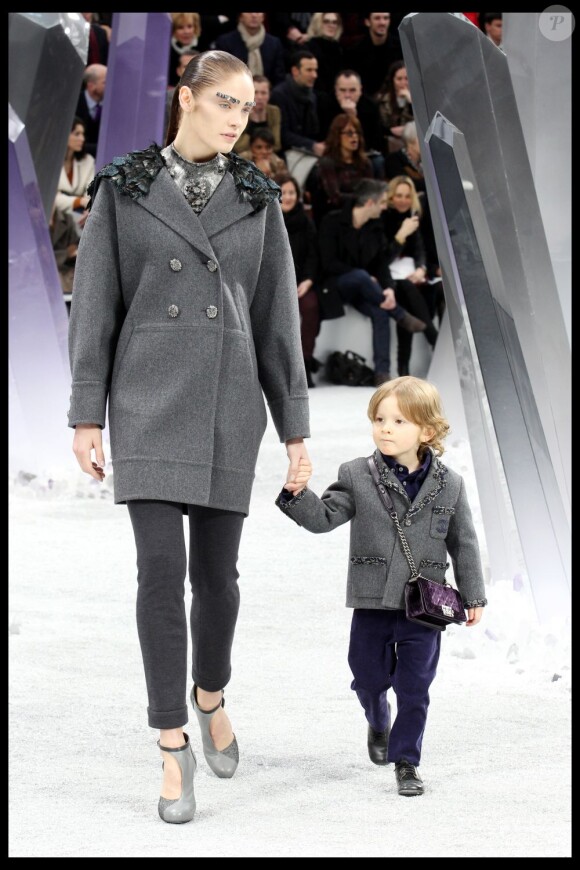 L'adorable Hudson a captivé les regards au défilé Chanel. En mars 2012