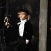 L'adorable Hudson Kroenig défile en Ecosse pour Chanel avec son papa. Le 4 décembre 2012